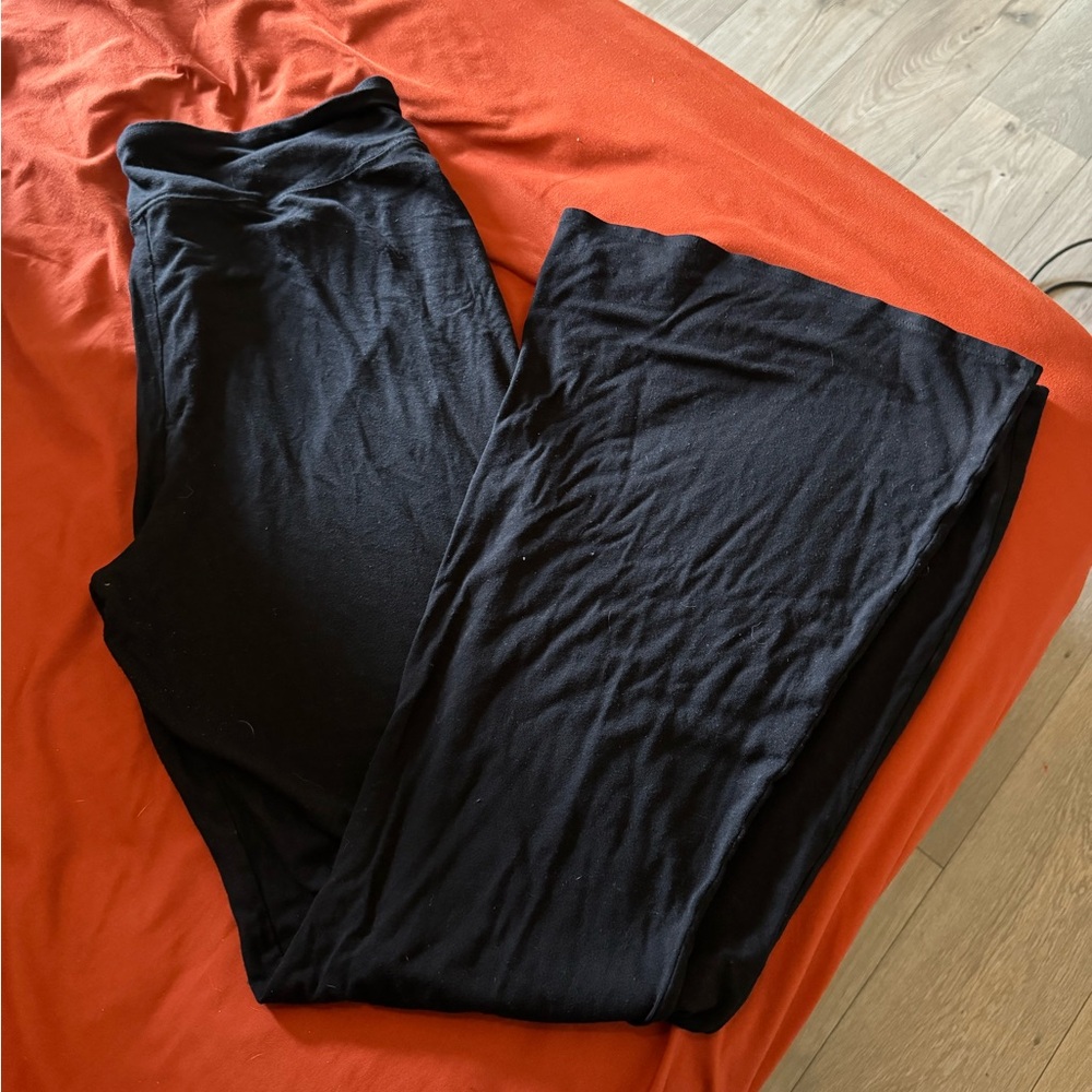 Black bell bottom yoga pants